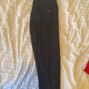 black leggings with pockets